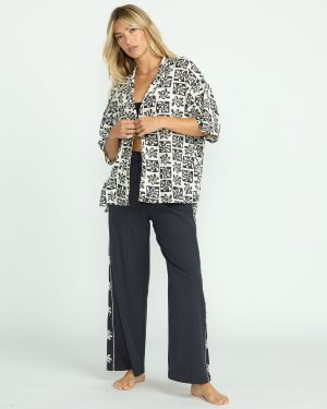 Beach Side Printed Short Sleeve Shirt – Black Sands