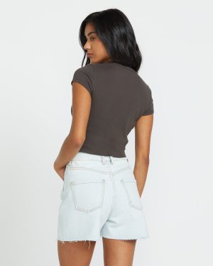 Goes Around Tee – Off Black
