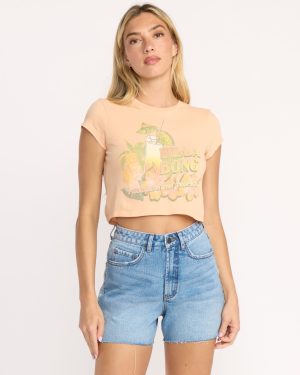 Vacay Awaits Tee – Sunstone