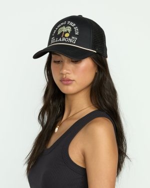 Across Waves Hat – Off Black